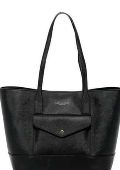 Marc Jacobs Handbags - MARK JACOBS SAFFIANO LEATHER BLACK TOTE SHOPPER